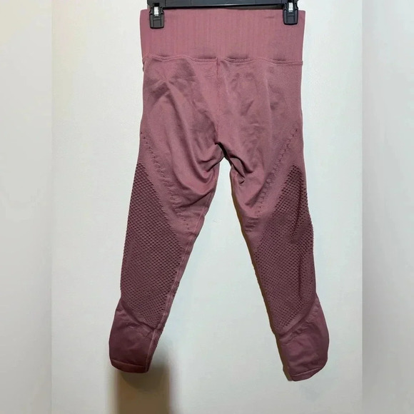 Athleta Laser cut perforated leggings - Picture 4 of 7